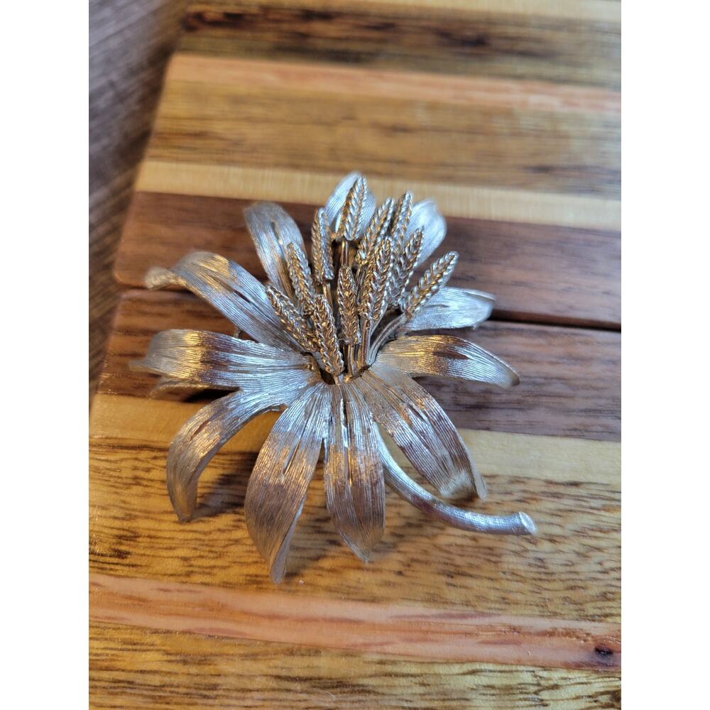 Vintage BSK Gold Tone Flower Brooch with Wheat Center